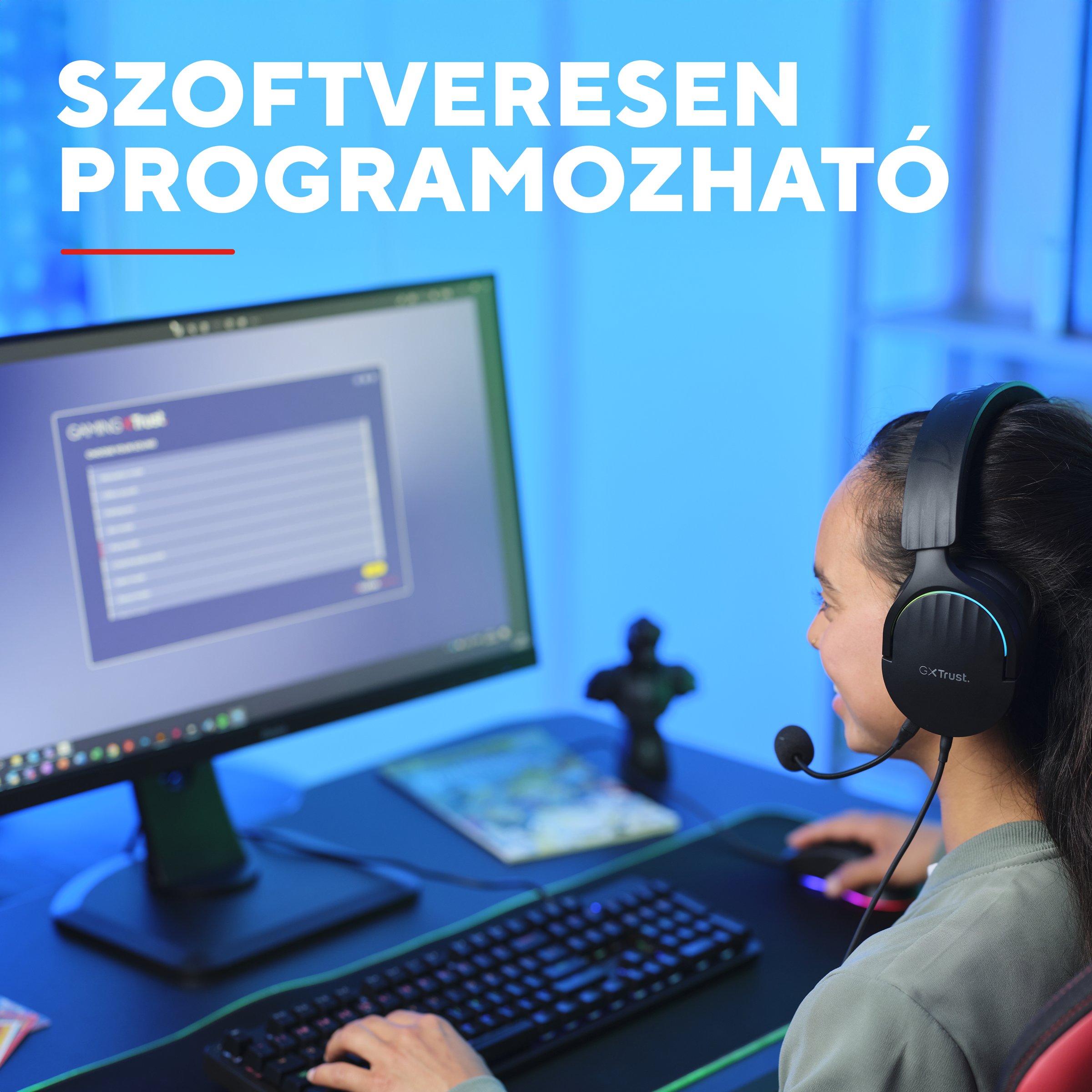 Egy személy fejhallgatóban számítógépen játszik. Kék világítás.