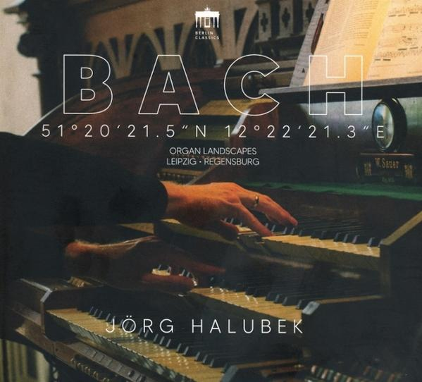 Jörg Halubek spielt auf einer Orgel. Der Titel lautet "Bach Organ Landscapes".