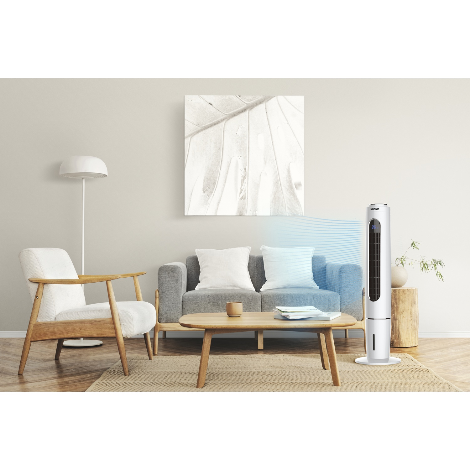 Un soggiorno moderno con ventilatore a torre bianco che emette aria.