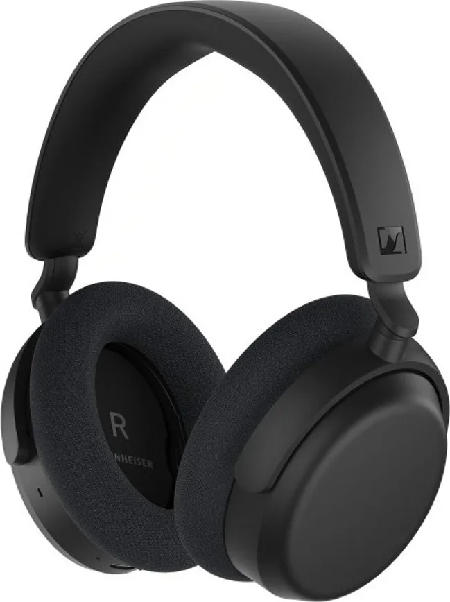 Casque circum-aural noir avec coussinets et arceau rembourrés. Un logo est visible.