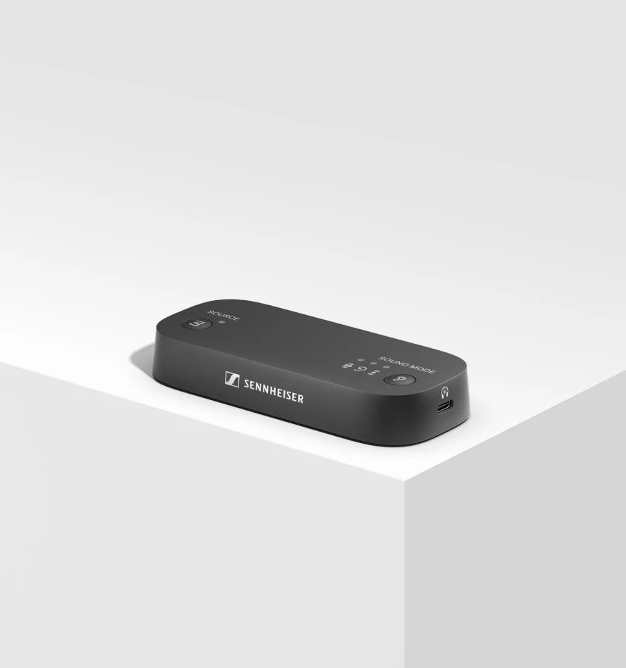 Un appareil audio Sennheiser noir avec des boutons de source et de mode sonore.