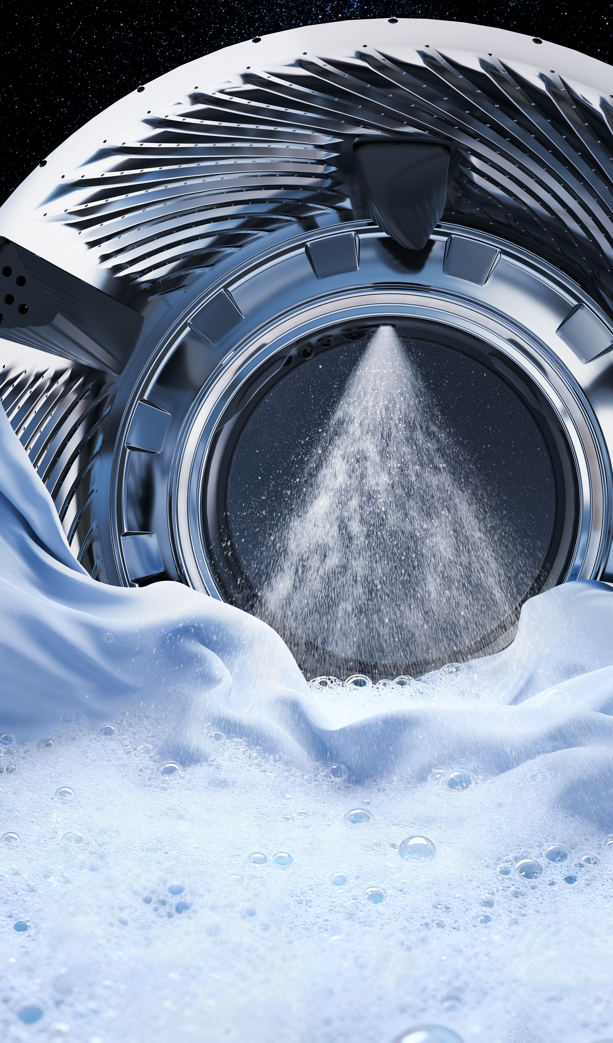 Strumień wody spryskuje niebieskie ubrania w pralce z pianą.