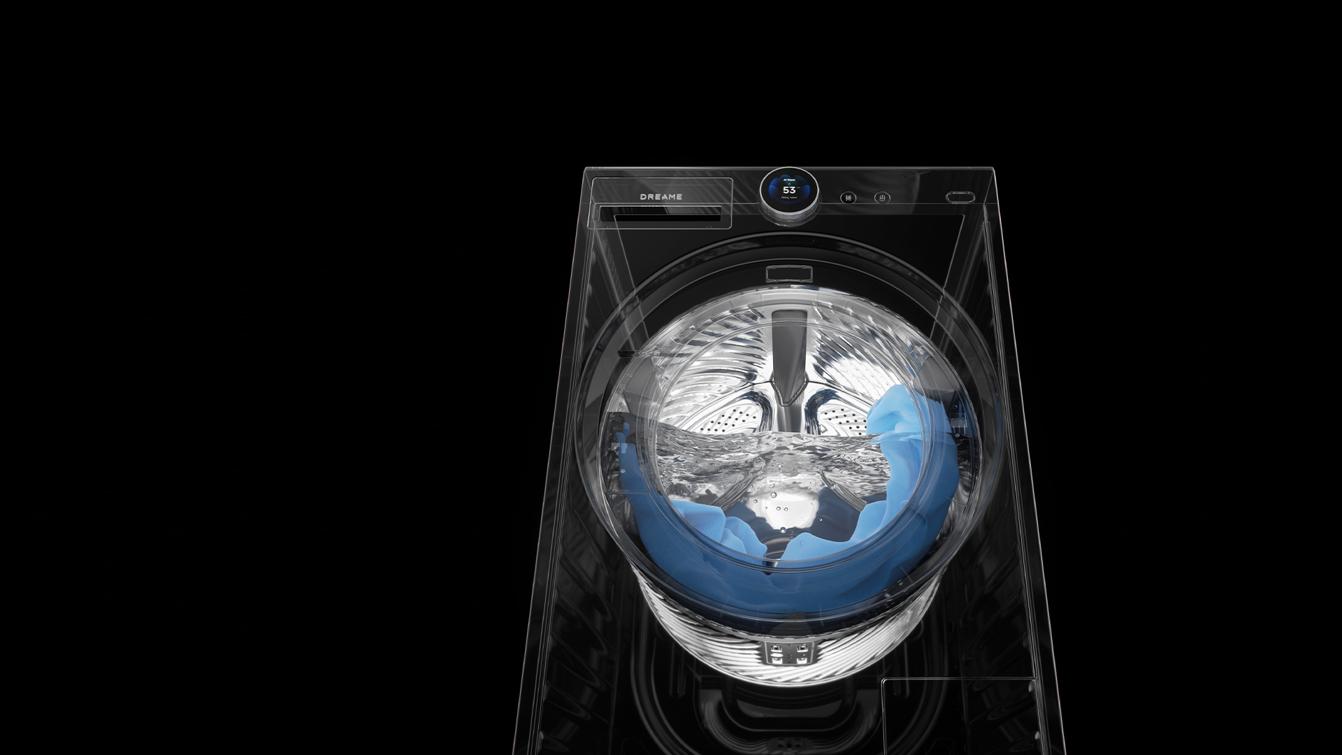 Przezroczysta pralka z niebieskim praniem i wodą w bębnie.