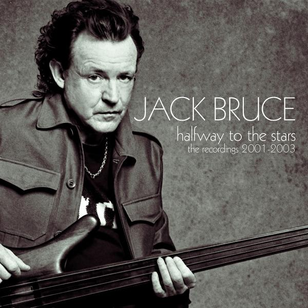 Jack Bruce spielt Bass vor grauem Hintergrund mit Albumtitel.