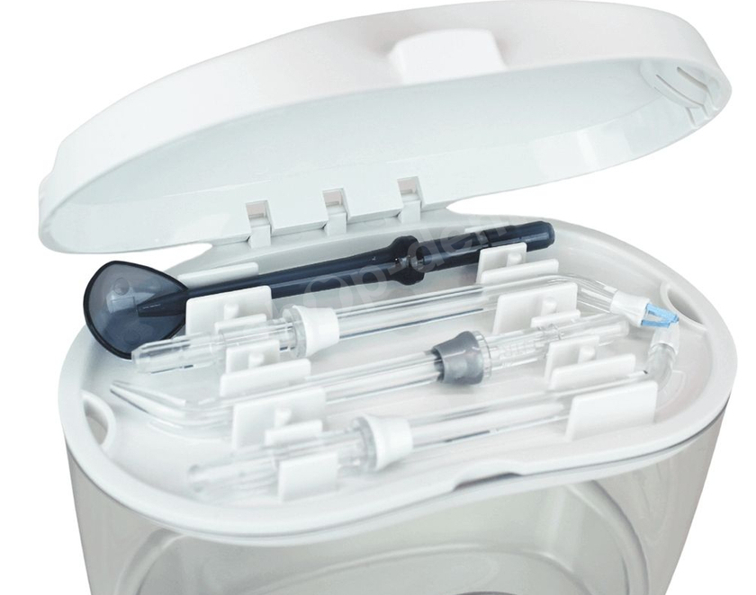 Otwarta obudowa zawierająca różne końcówki irygatora.