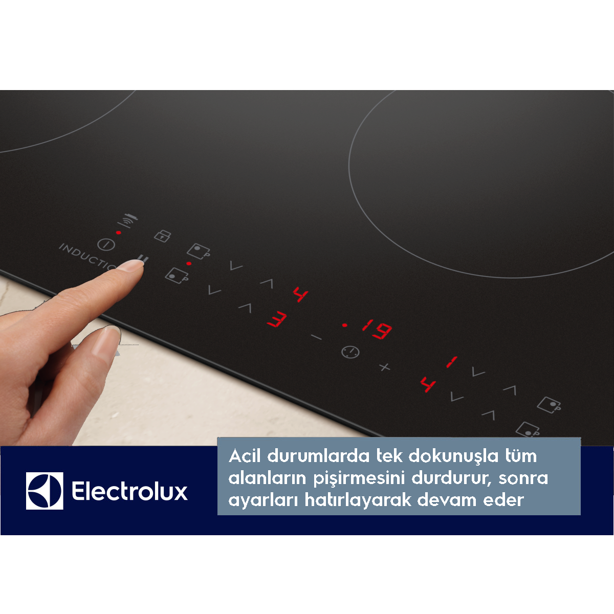 Kırmızı dijital ekranlı indüksiyonlu ocak kontrol paneline bir el dokunuyor.