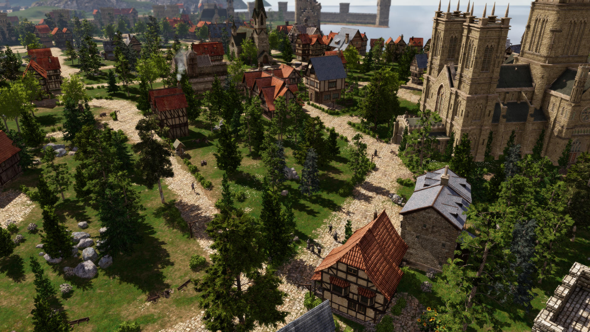 Średniowieczne miasteczko z brukowanymi ścieżkami, domami z muru pruskiego i dużym kamiennym kościołem.