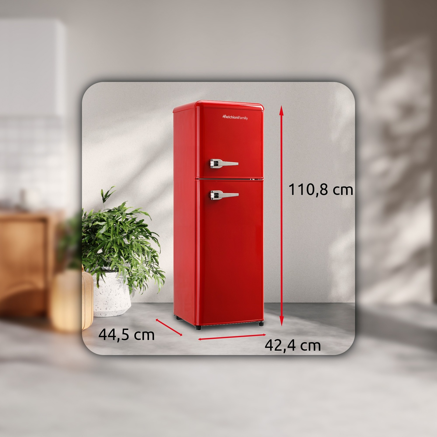Un frigorifero rosso a due porte, dimensioni 110,8 x 44,5 x 42,4 cm.