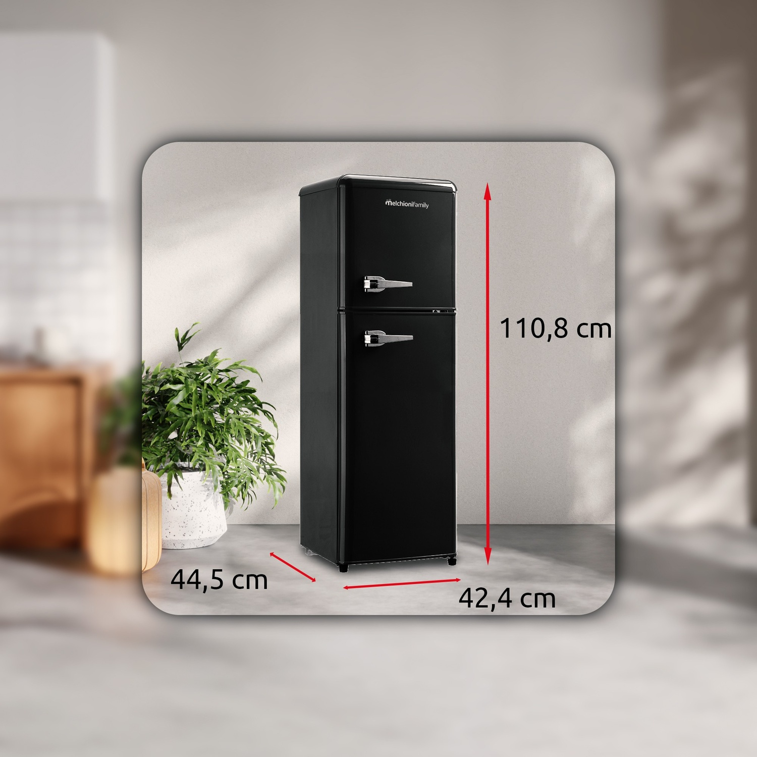 Frigorifero nero a due porte. Dimensioni 110,8x44,5x42,4 cm.
