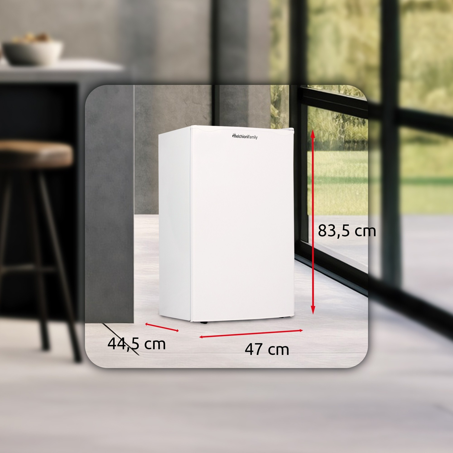 Un frigorifero bianco con dimensioni: 44,5 cm, 47 cm e 83,5 cm.