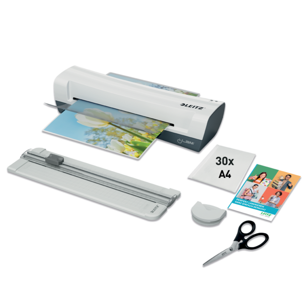 Ein Laminiergerät, Schere, Papier und ein Papierschneider.