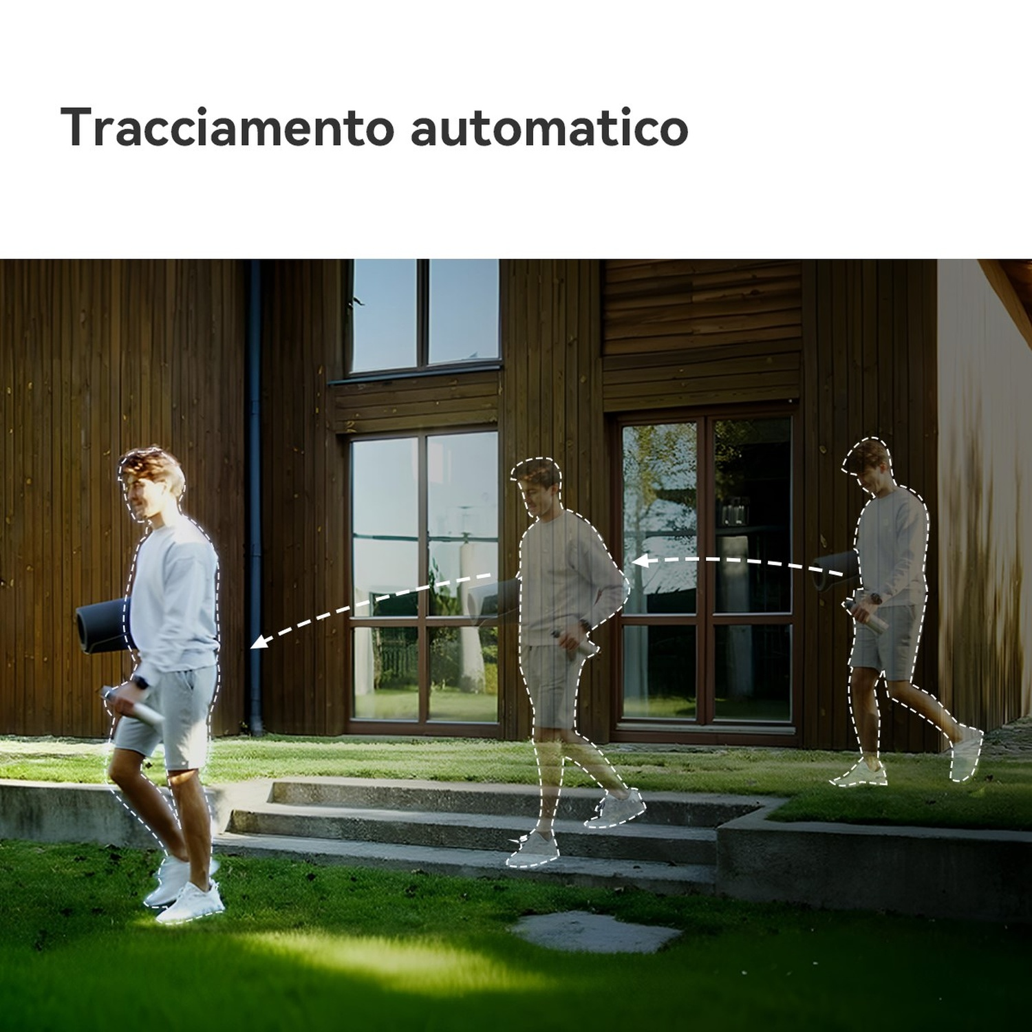 Un uomo in abbigliamento sportivo cammina sull'erba davanti a una casa di legno.