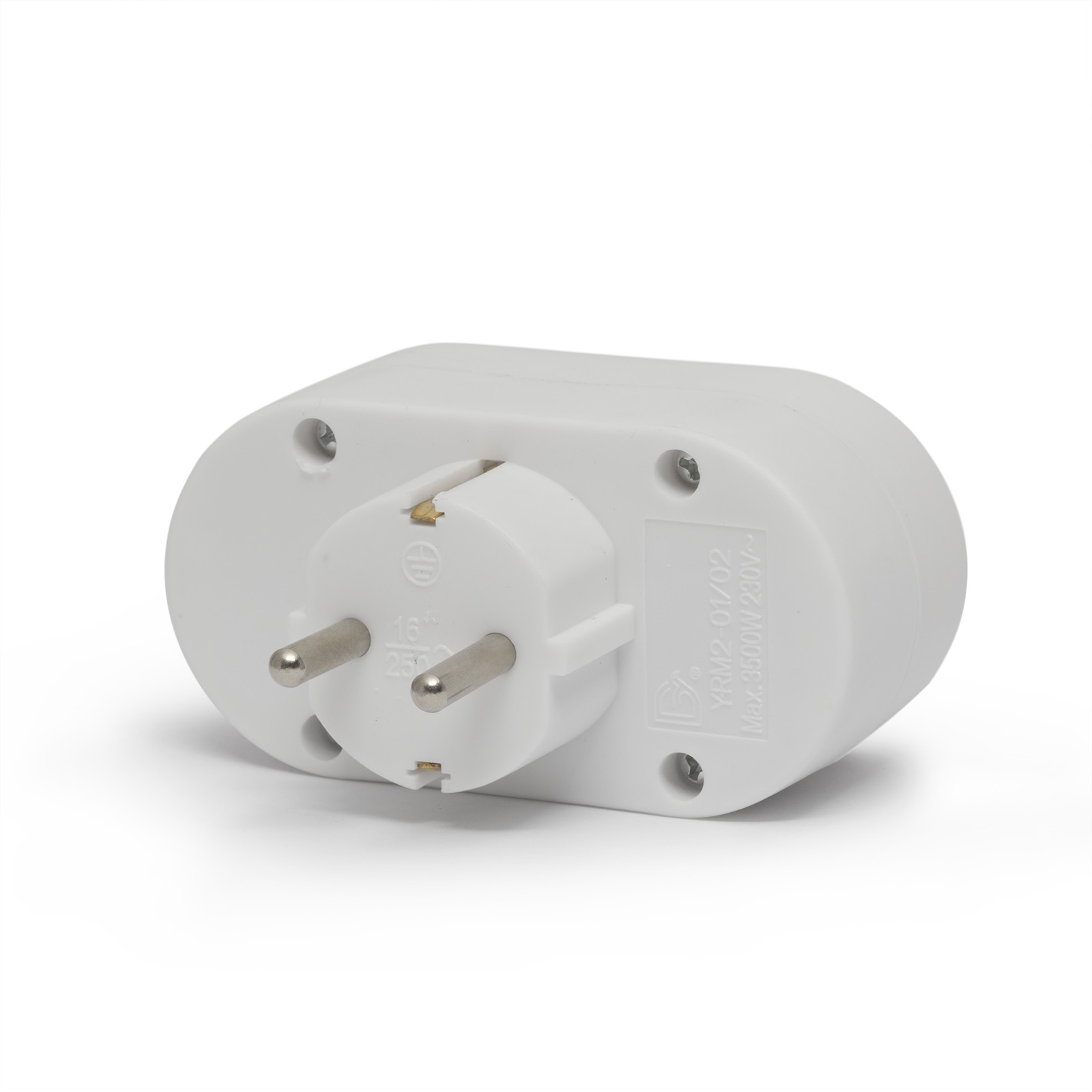 Egy fehér konnektoradapter európai csatlakozókkal és felirattal.