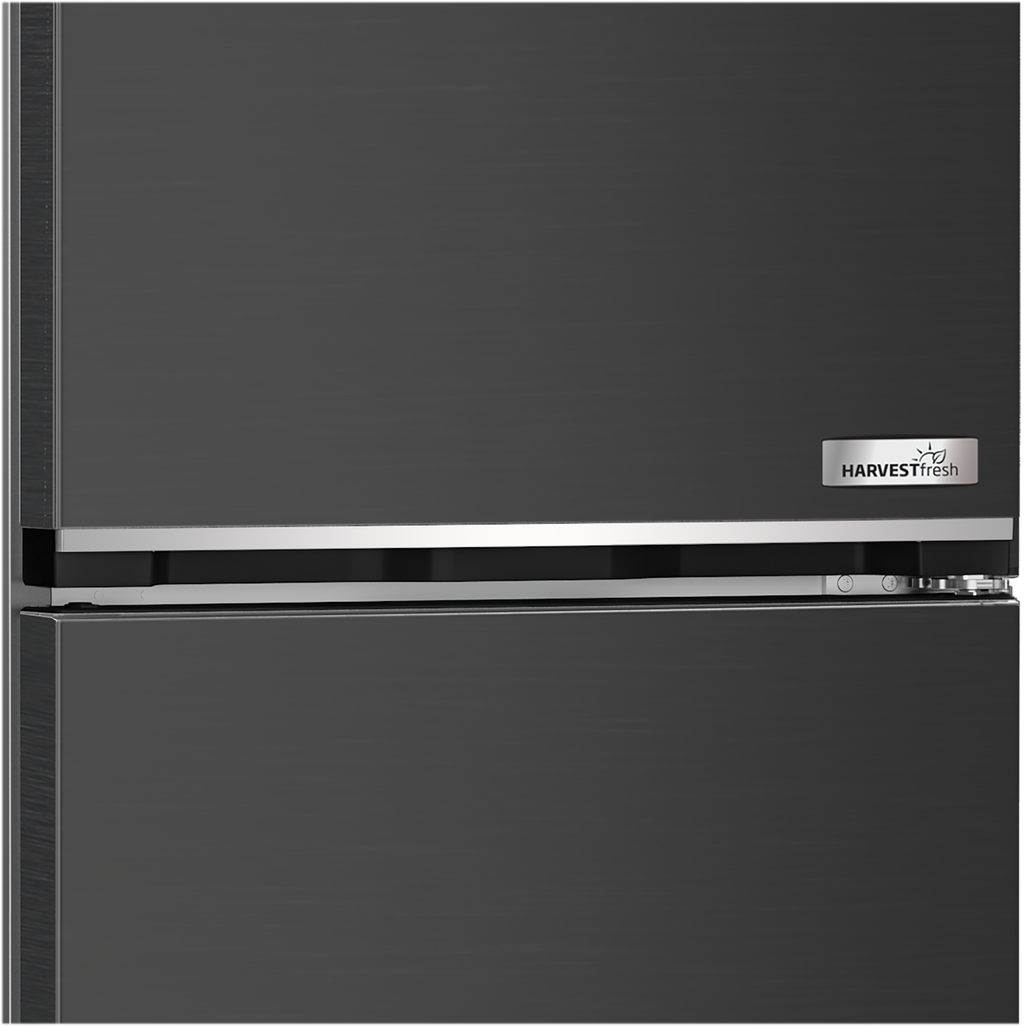 Ciemnoszary lodówka z srebrnym paskiem i logo HARVESTfresh.