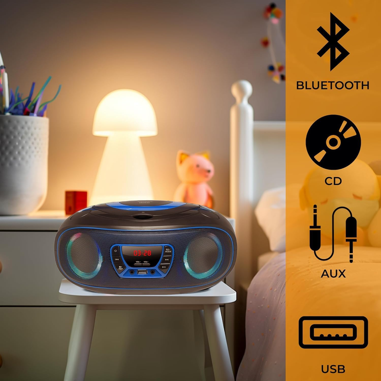 Un lecteur CD portable avec Bluetooth, AUX et USB est sur une table blanche.