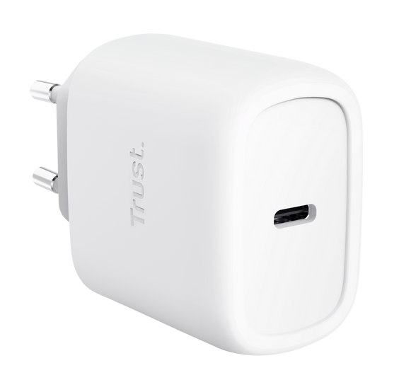Biały adapter zasilający Trust z portem USB-C i dwoma bolcami.