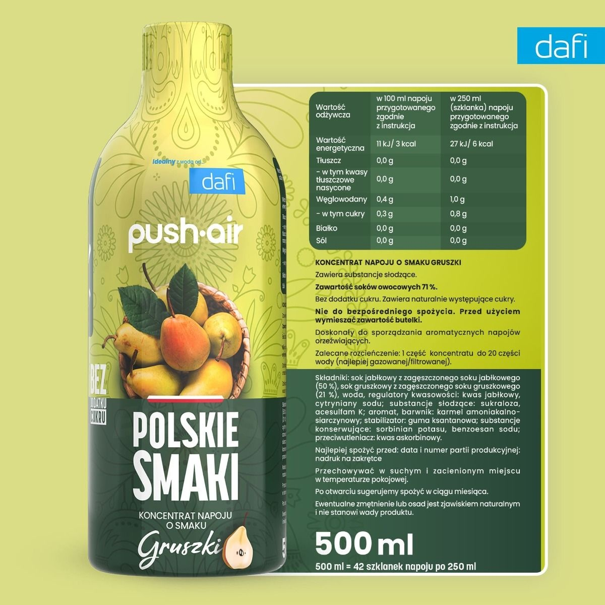 Butelka koncentratu o smaku gruszki z gruszkami w koszyku obok. Białe tło.