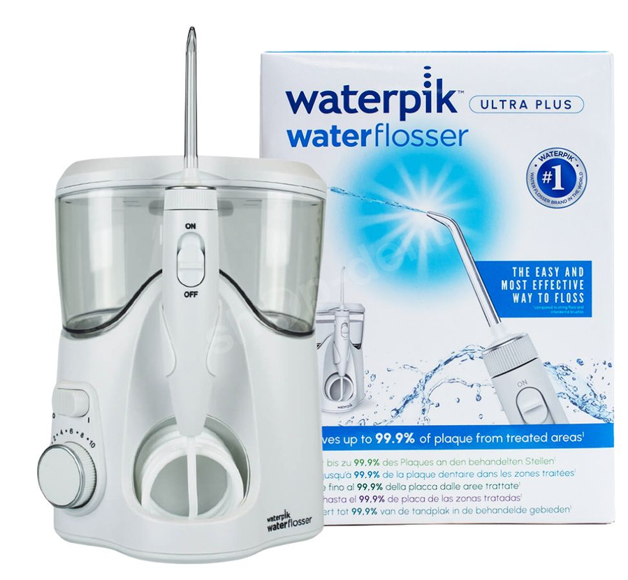 Biały Waterpik Waterflosser ze zbiornikiem na wodę i pudełkiem.
