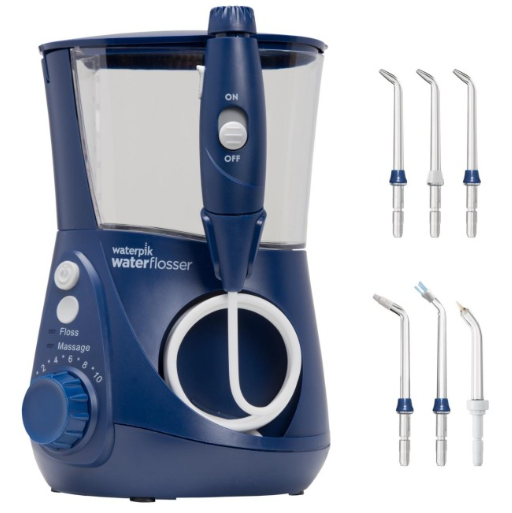 Niebieski irygator Waterpik z wieloma końcówkami.