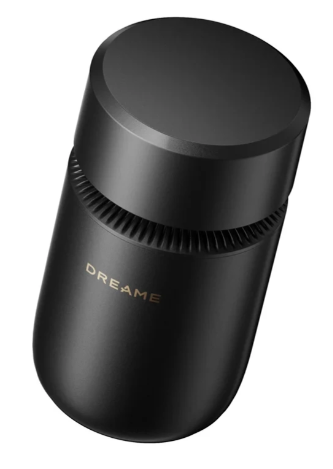 Czarny cylindryczny oczyszczacz powietrza ze złotym napisem, na białym tle.