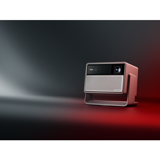 Nowoczesny, prostokątny projektor z srebrną maskownicą głośnika i czarnym panelem górnym.