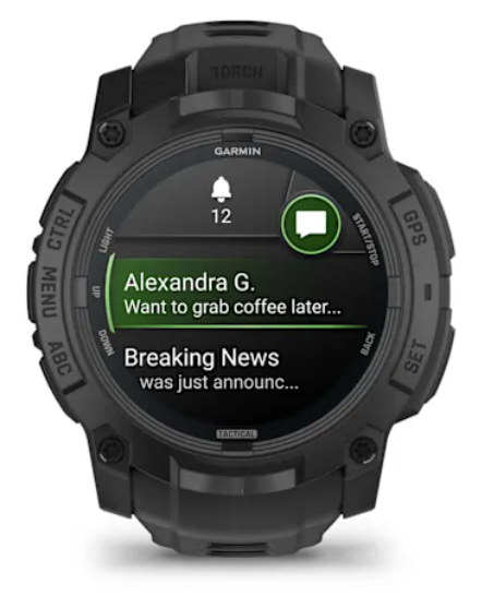 Czarny taktyczny smartwatch Garmin wyświetlający powiadomienia.
