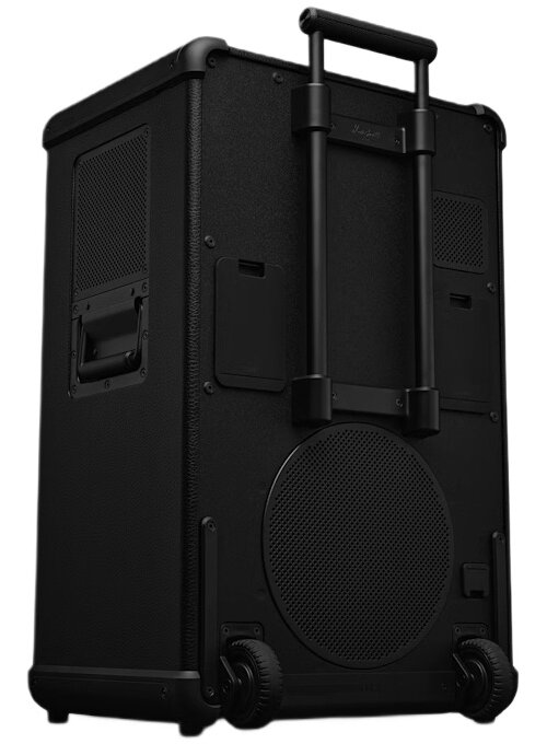 Czarny głośnik z kółkami i wysuwanym uchwytem.