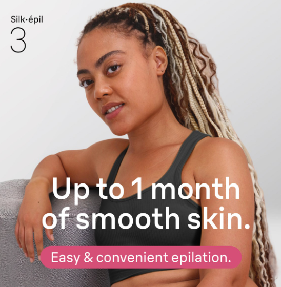 Kobieta z zaplecionymi włosami reklamująca gładką skórę.