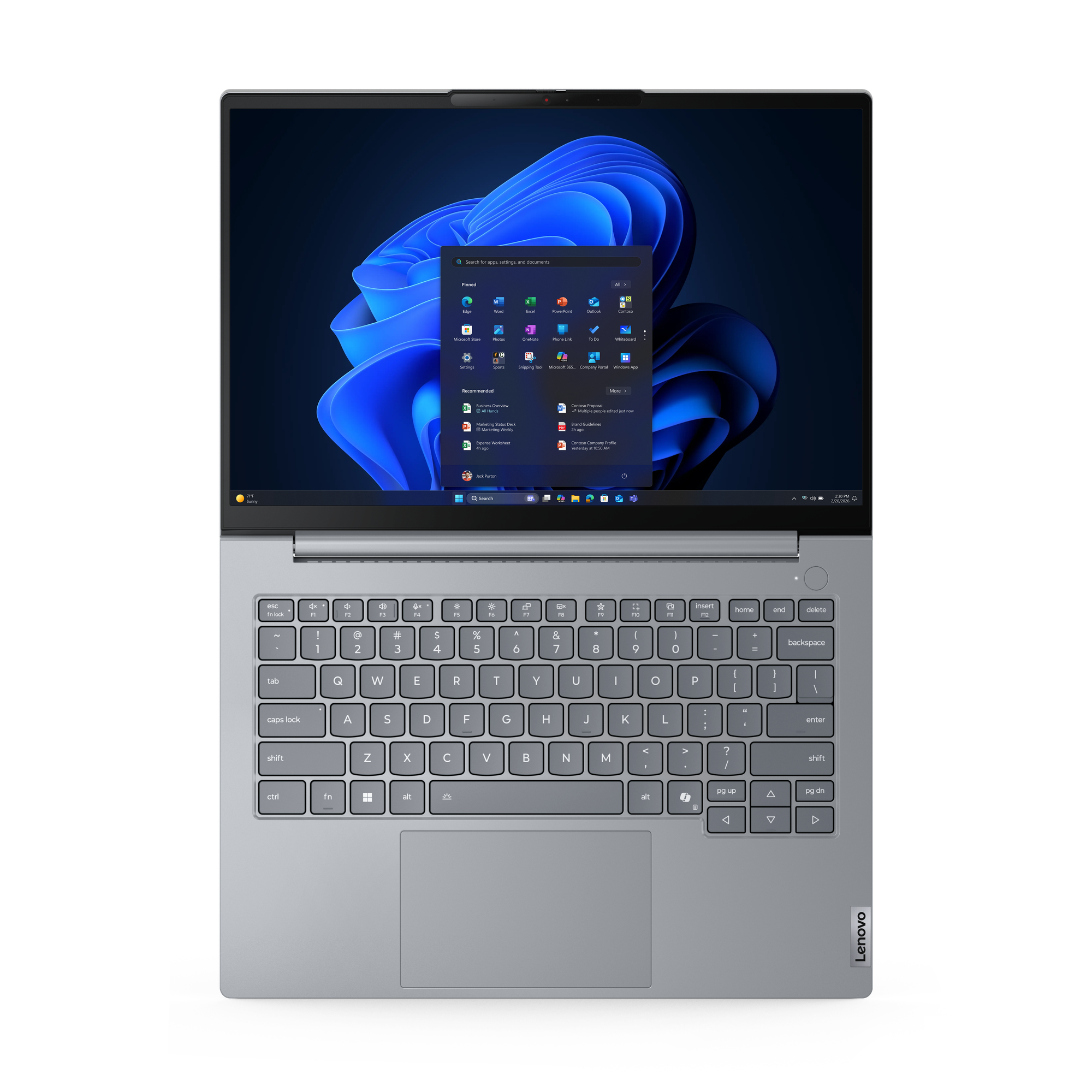 Ein silberner Laptop mit einem beleuchteten Bildschirm, der das Windows 11 Startmenü zeigt.