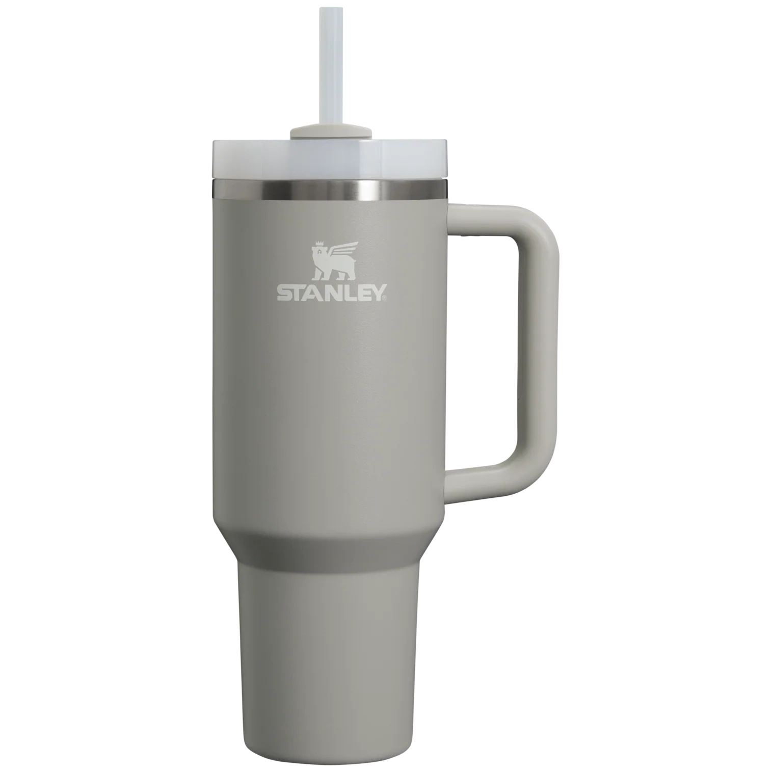 Siyah arka plan üzerinde kulplu ve pipetli gri Stanley bardağı.