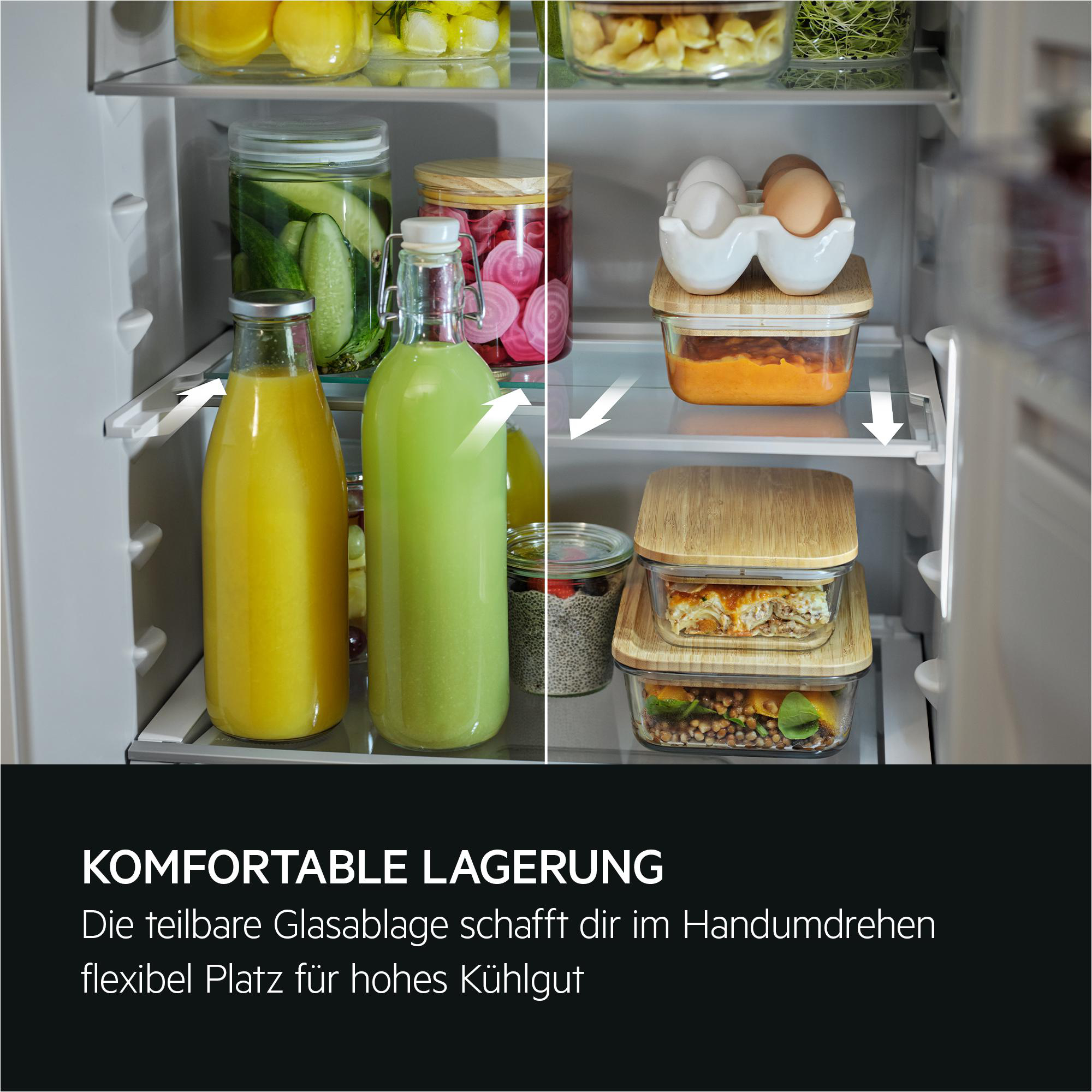 Kühlschrankregal mit Lebensmitteln: Saft, Gurken, Zwiebeln und Eier.