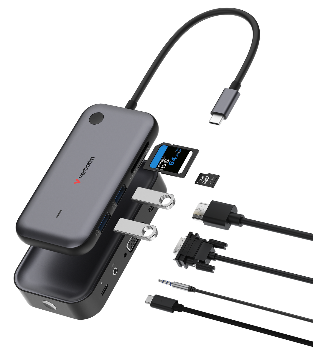 Szary hub USB-C z kartami SD, pendrive'ami i kablami na czarnym tle.