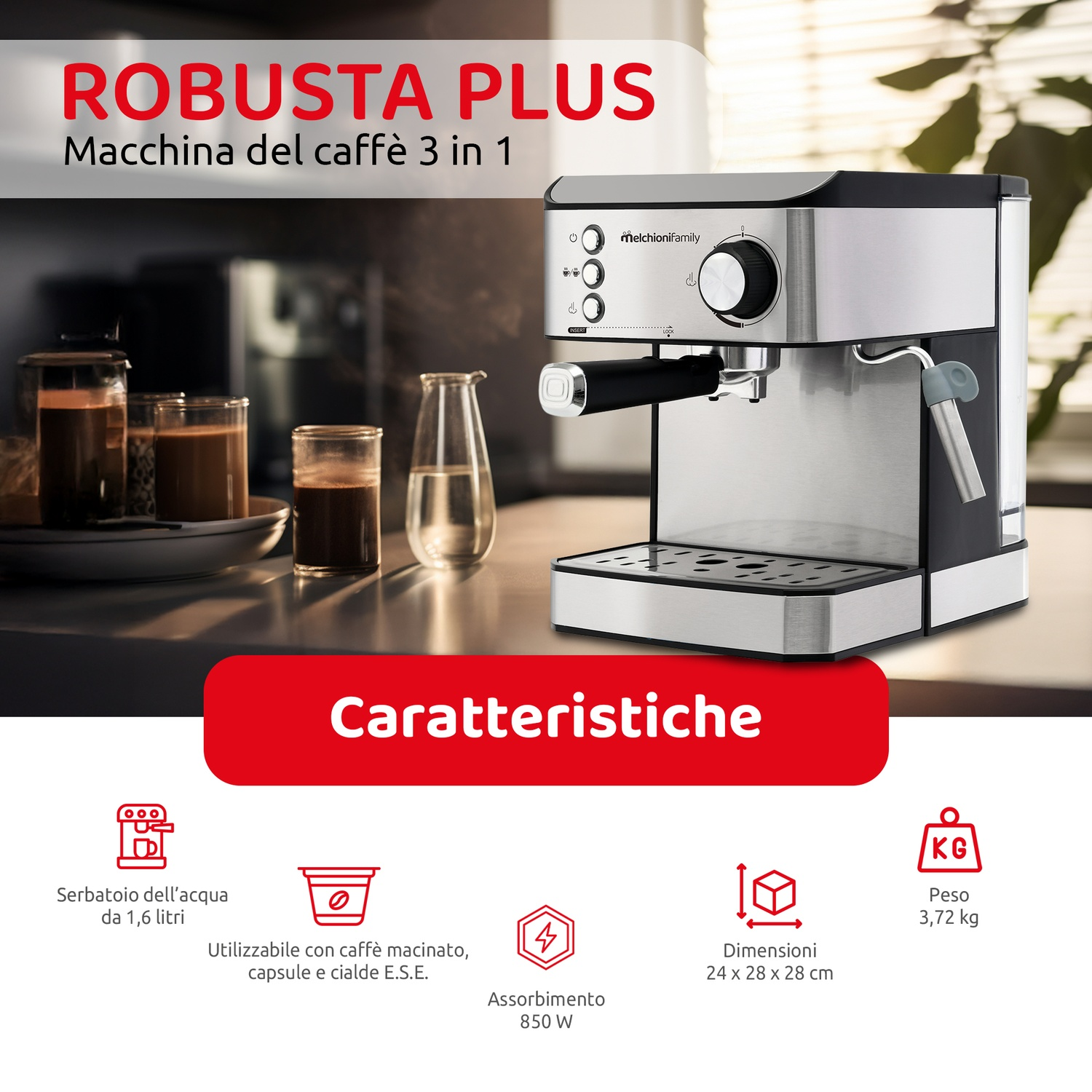 Macchina da caffè argento e nero con bicchieri e caraffe sullo sfondo.