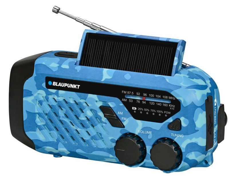Niebieskie radio Blaupunkt w kamuflażu z panelem słonecznym, wysuwaną anteną i gałkami.