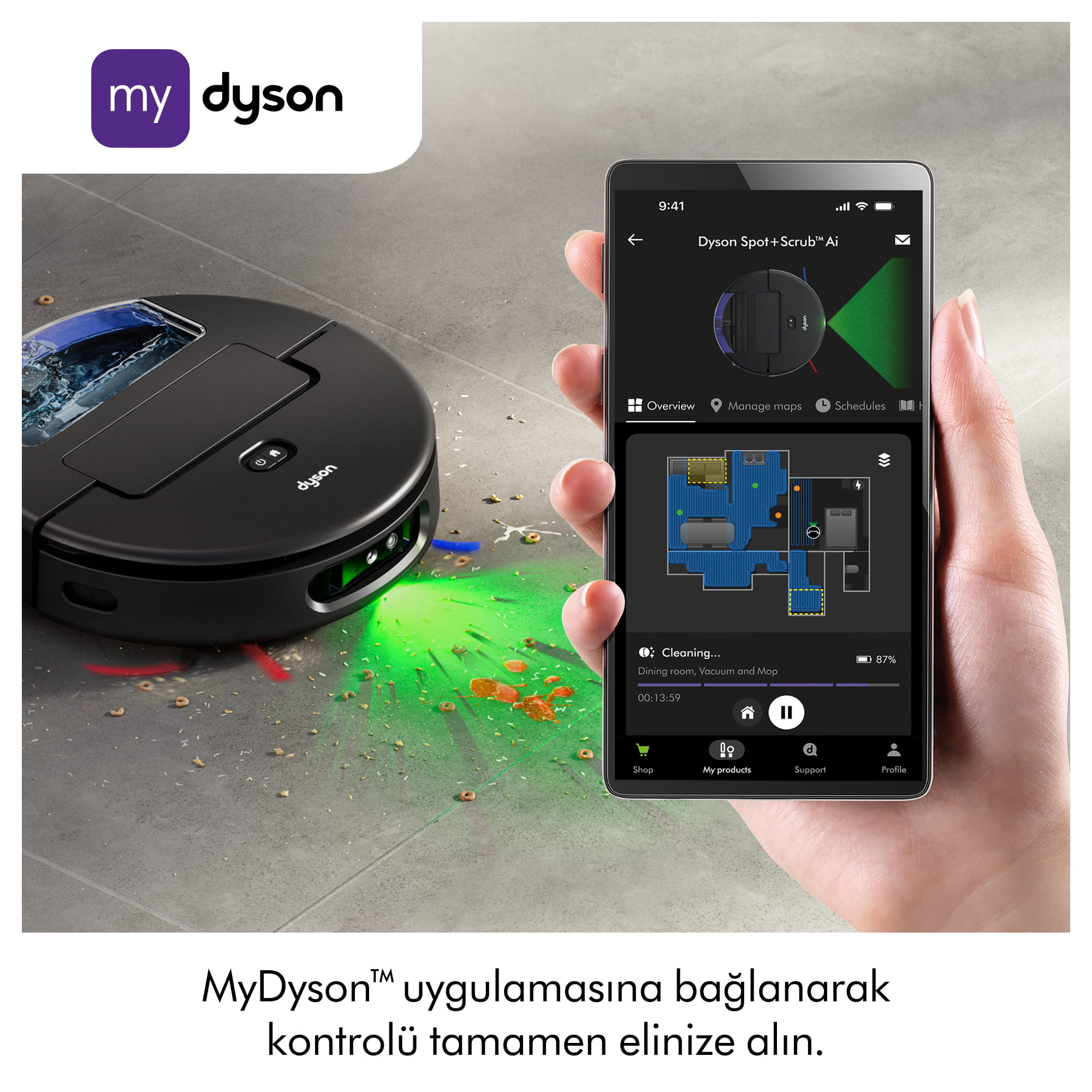 Siyah bir Dyson robot süpürge kirli zemini temizliyor, telefon uygulaması gösteriliyor.