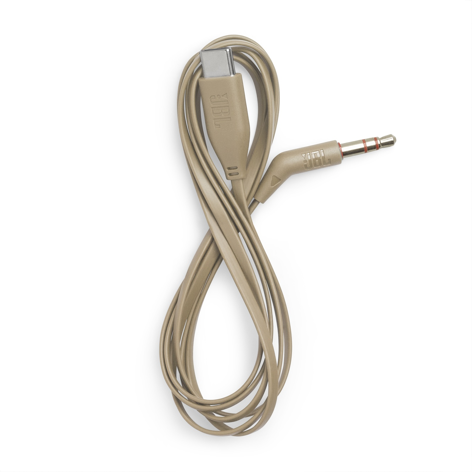 Un câble JBL beige avec connecteurs USB-C et jack 3,5 mm.