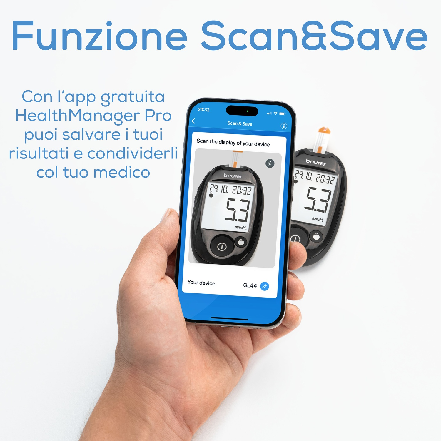 Mano con smartphone che mostra display glucometro, accanto un glucometro.