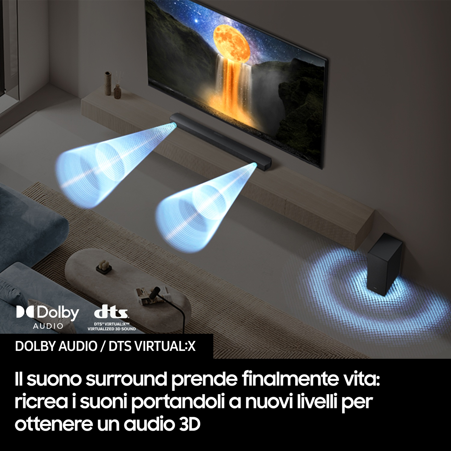 Soggiorno moderno con TV, soundbar e subwoofer. Onde sonore blu mostrate.
