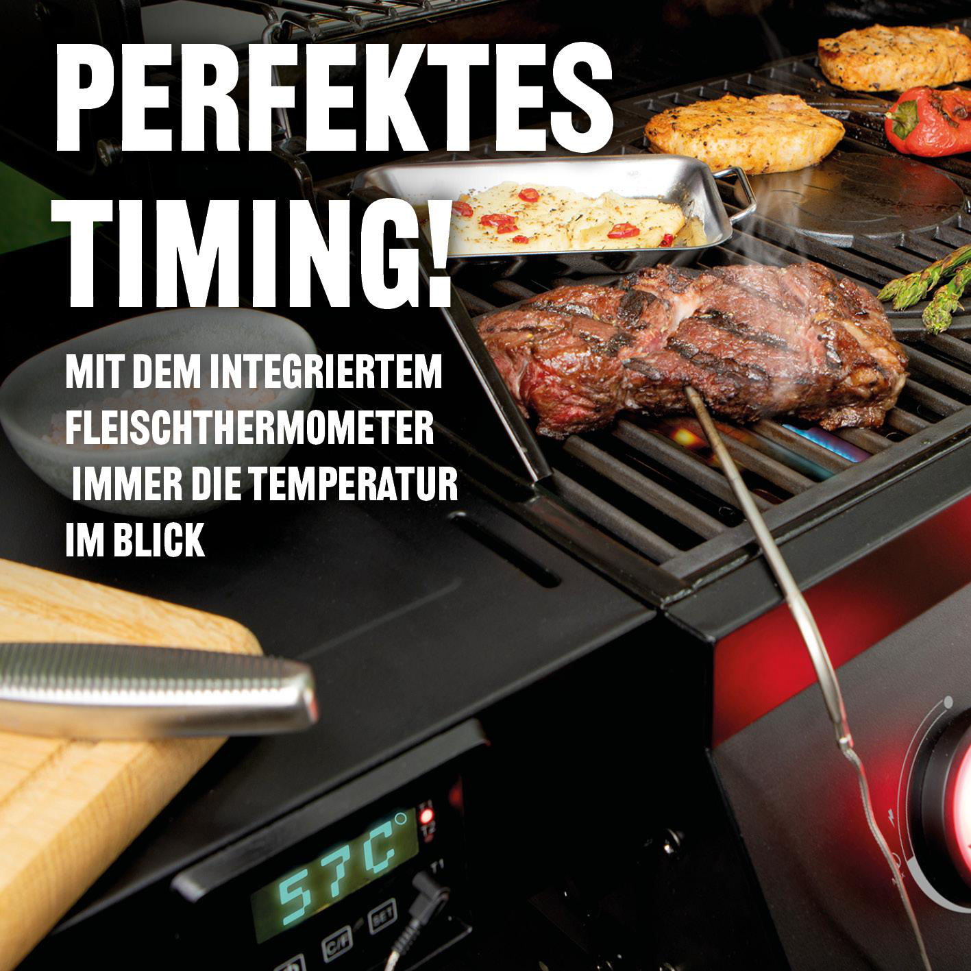 Ein Steak wird auf einem Grill mit einem integrierten Fleischthermometer gegrillt.