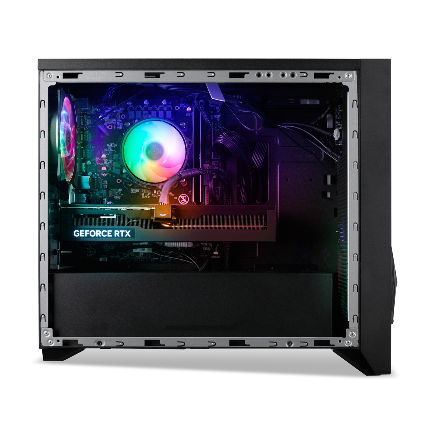 Un PC da gaming aperto con ventole RGB e scheda grafica GeForce RTX.