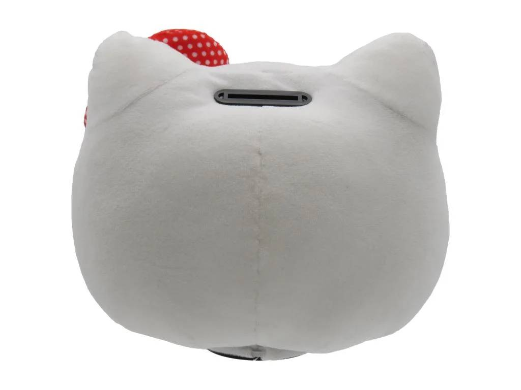 Una alcancía blanca con forma de Hello Kitty, lazo rojo de lunares y ranura para monedas.