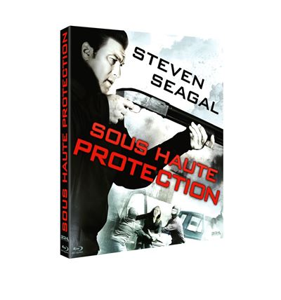 Steven Seagal met hagelgeweer, titel "Sous Haute Protection", actiefilmscène