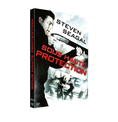 Steven Seagal avec fusil, couverture de film d'action, titre : Sous Haute Protection.