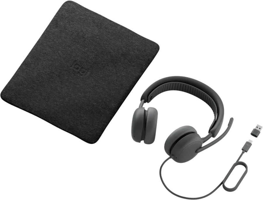 Sötétszürke Logitech fejhallgató és egy hozzáillő hordtáska fekete háttéren.