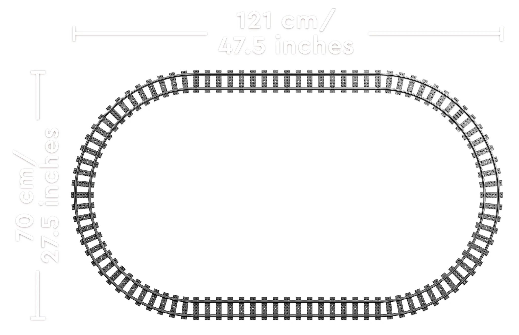 Owalny tor kolejki modelarskiej z szarych szyn na białym tle.