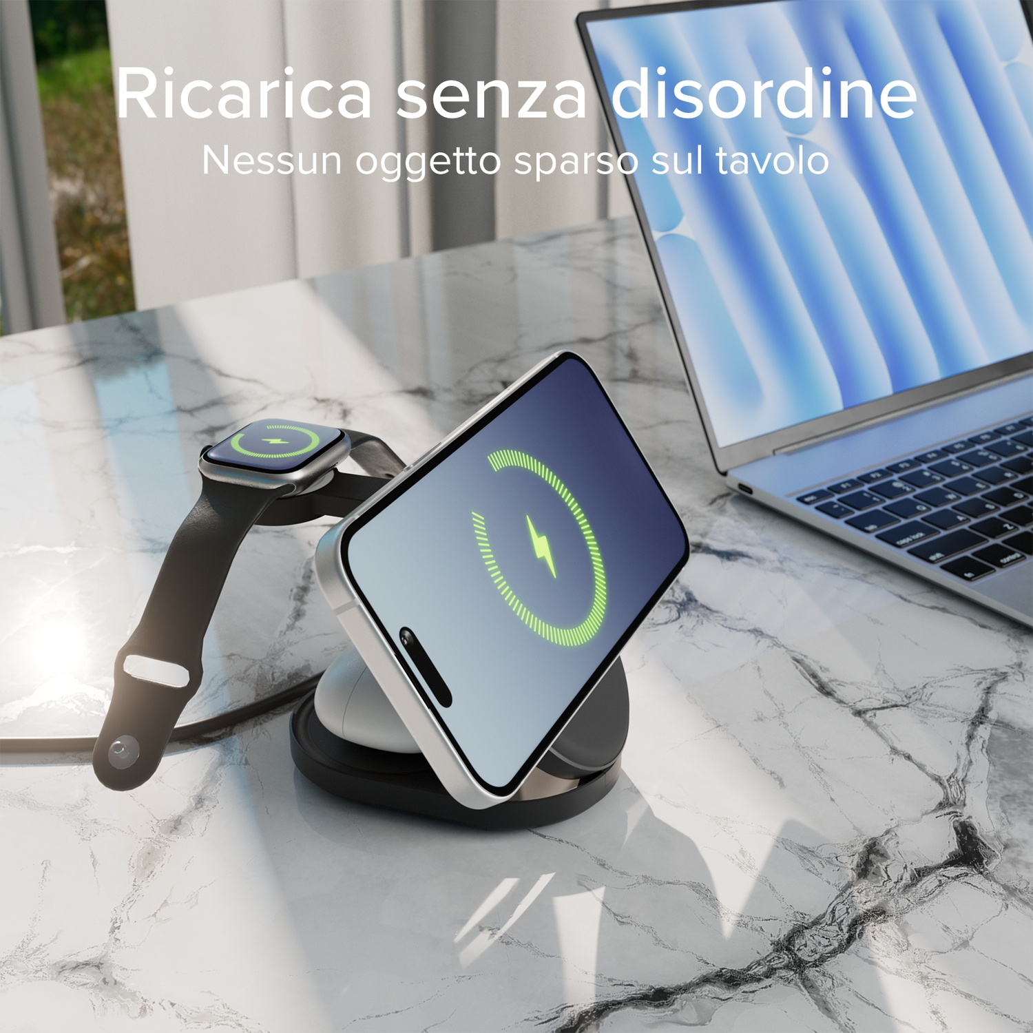 Un telefono, uno smartwatch e auricolari in carica su una scrivania di marmo.