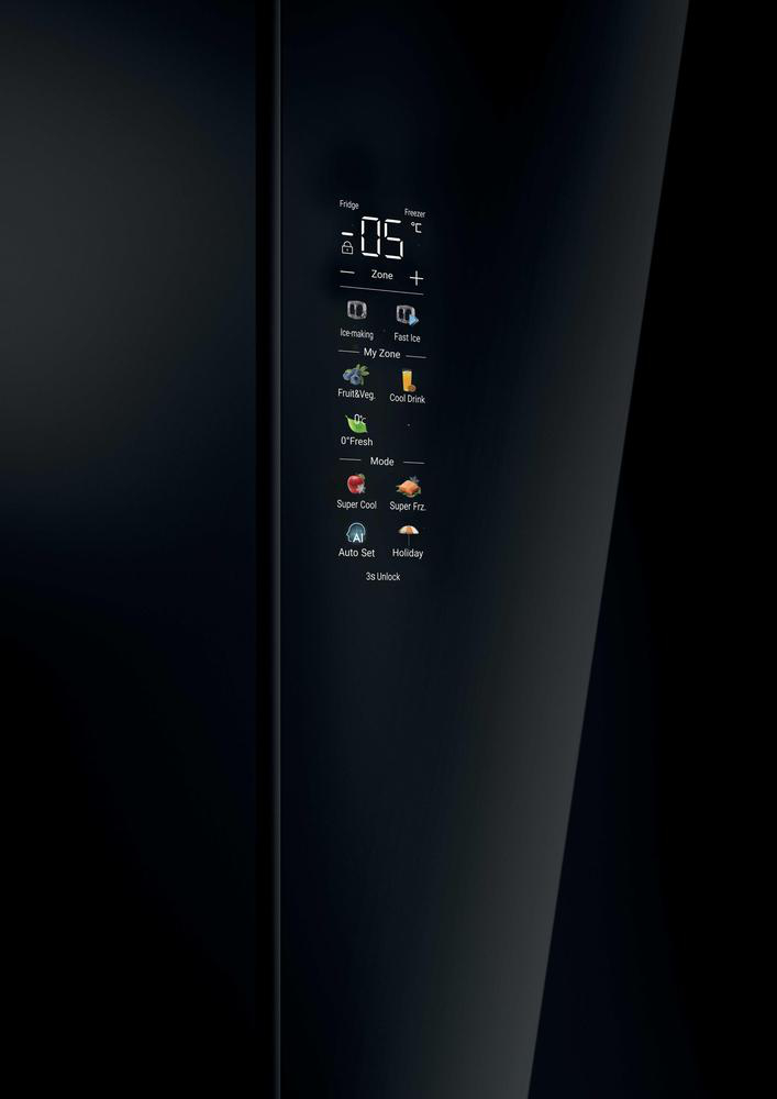 Kühlschrank-Display mit Temperaturen und Funktionen wie Eisbereitung und Schnellkühlung.