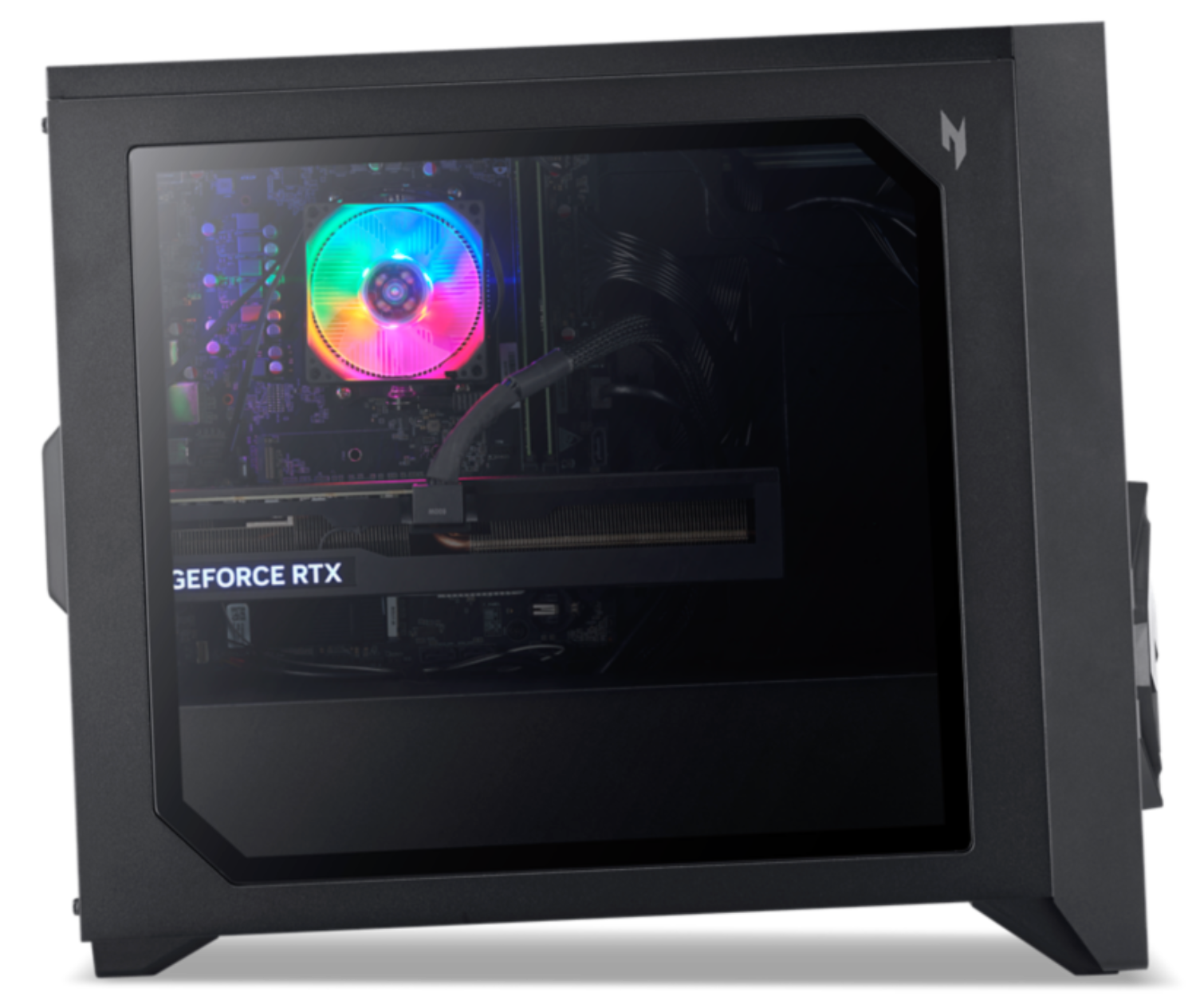 Una caja de PC negra con ventilador RGB y tarjeta gráfica RTX dentro.