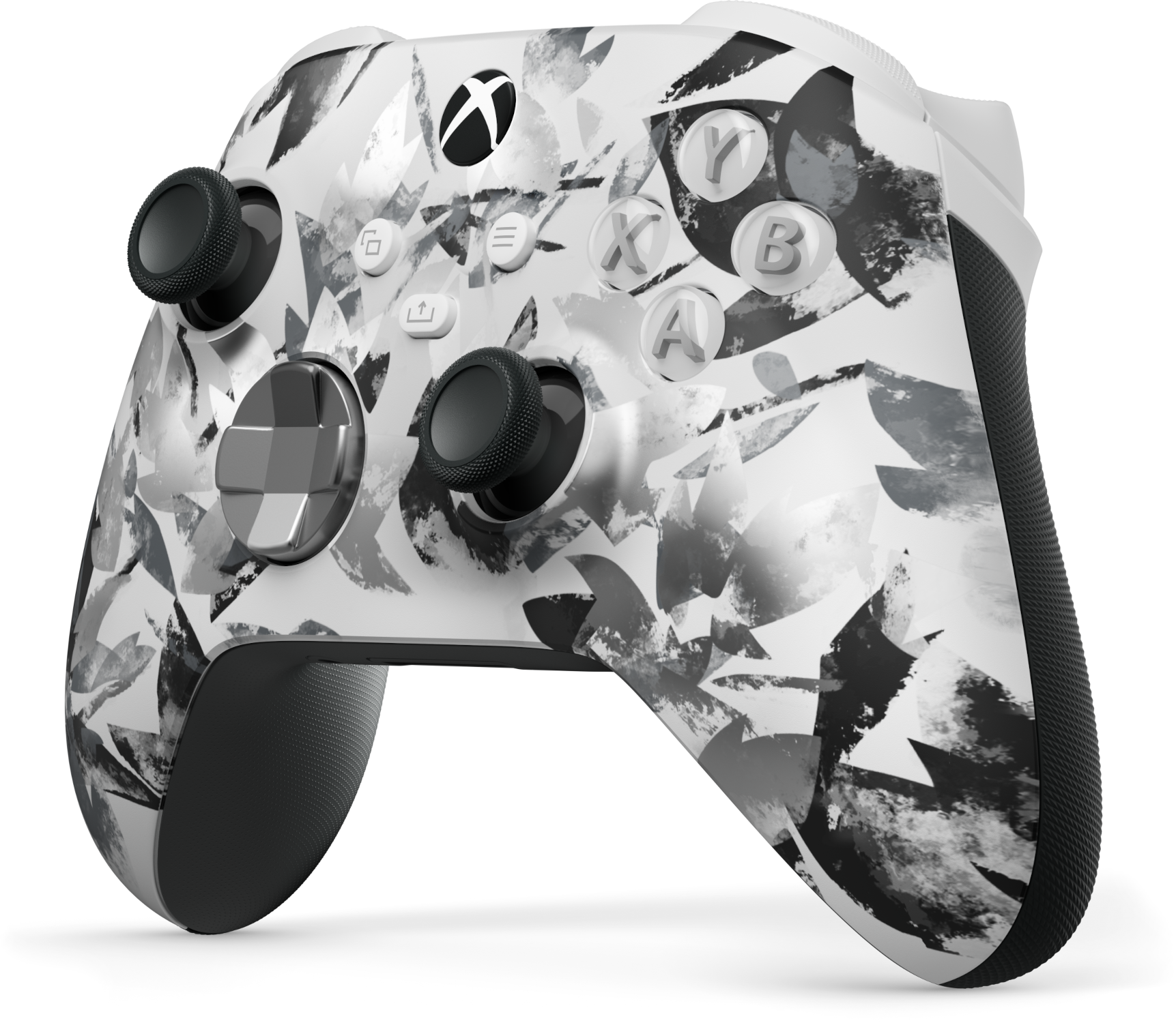 Egy fehér Xbox kontroller fekete-fehér pacás mintával és fekete gombokkal.