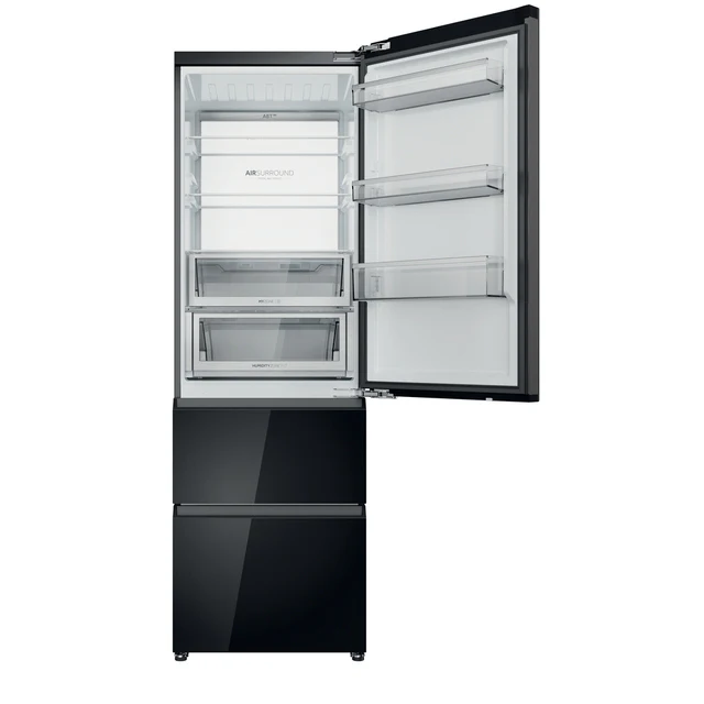 Un refrigerador negro con la puerta abierta, vacío e iluminado por dentro.